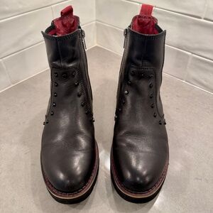Pikolinos Light Vicar Black red leather studs boots